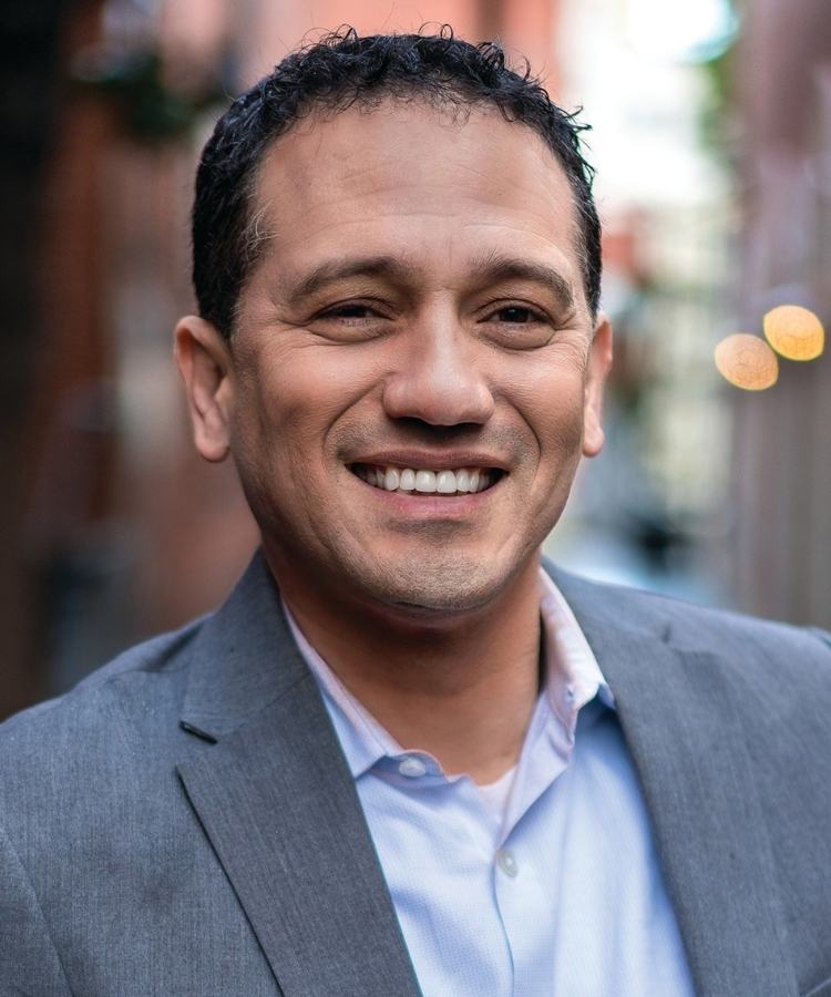 Ernesto Cisneros, Pura Belpré Award-winning author of Efrén Divided and Queso, Just in Time, in a professional portrait.